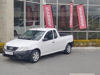 2023 Nissan NP200 1.6 A/C Safety Pack