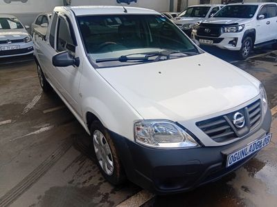 2015 Nissan NP200 1.6 A/C Safety Pack
