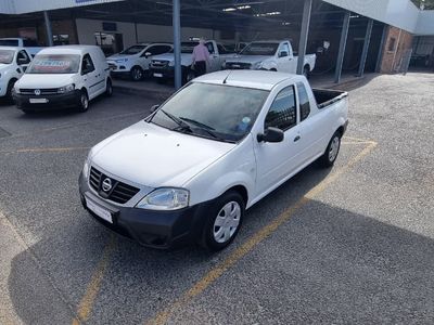 2022 Nissan NP200 1.6 A/C Safety Pack
