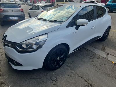 2016 Renault Clio IV 900T Expression 5-dr (66kW)