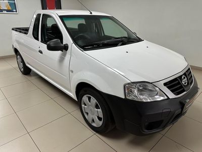 2023 Nissan NP200 1.6 A/C Safety Pack