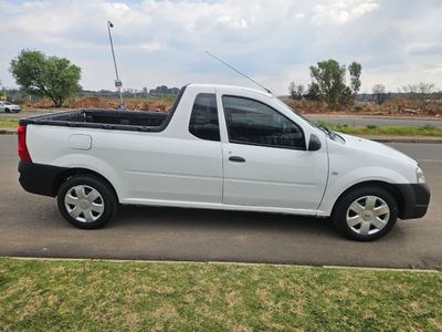 2023 Nissan NP200 1.6 A/C Safety Pack