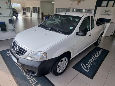 2022 Nissan NP200 1.6 A/C Safety Pack