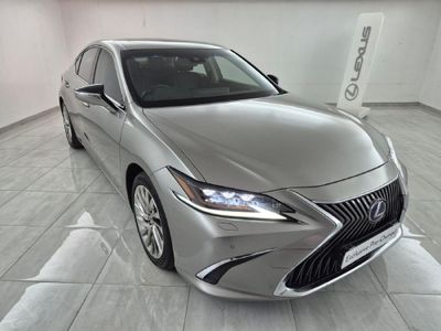 2019 Lexus ES 300h SE