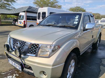 2010 Nissan Navara 2.5 dCi KingCab Diesel M/T 4X2