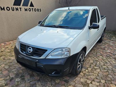 2017 Nissan NP200 1.6 A/C Safety Pack