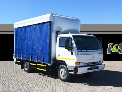 2011 Nissan Ud 40 CURTAIN-SIDE