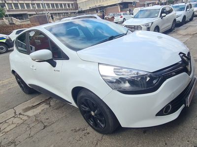 2016 Renault Clio IV 900T Blaze Limited Edition 5-dr (66kW)