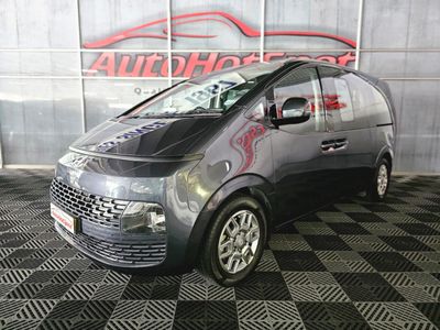2022 Hyundai Staria * 9 Seater*