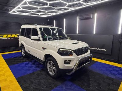 2017 Mahindra Scorpio 2.2 mHawk 4x4 8-seat | S10