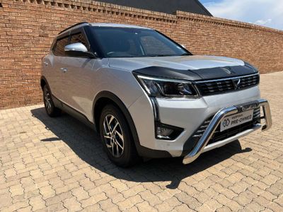2025 Mahindra XUV 300 1.2T | W8