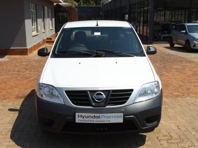 2023 Nissan NP200 1.6 A/C Safety Pack