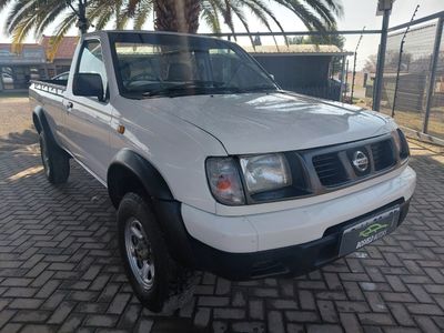 2000 Nissan Hardbody 2.4i 4x4 Single-Cab