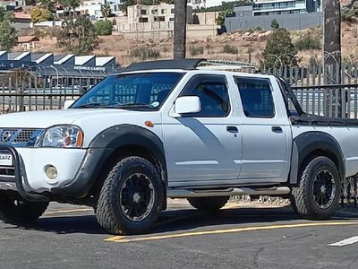 2005 Nissan Hardbody 2400i SE Double-Cab