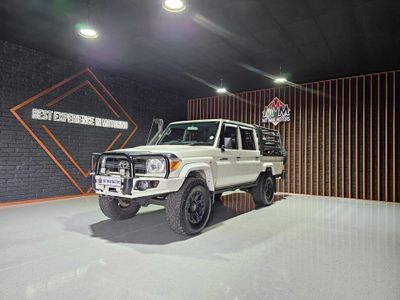 2015 Toyota Land Cruiser 79 4.0 Double-Cab