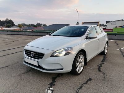 2014 Volvo V40 T3 Essential