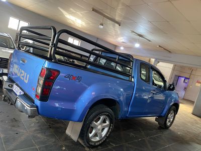 2014 Isuzu KB 300 D-Teq LX Standard 4x4 Double-Cab
