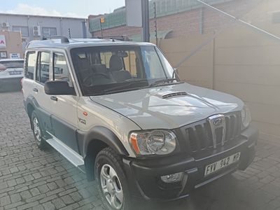 2013 Mahindra Scorpio 2.2 mHawk 7|8-seat