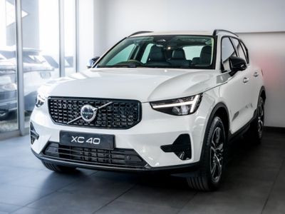 2026 Volvo XC40 B3 Plus Dark Geartronic Mild-Hybrid