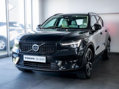 2025 Volvo XC40 B4 Plus Dark Geartronic Mild-Hybrid