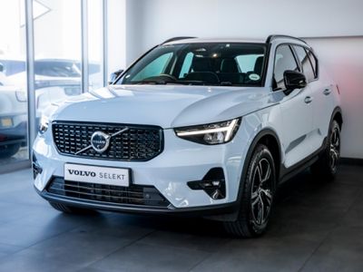 2025 Volvo XC40 B4 Plus Dark Geartronic Mild-Hybrid