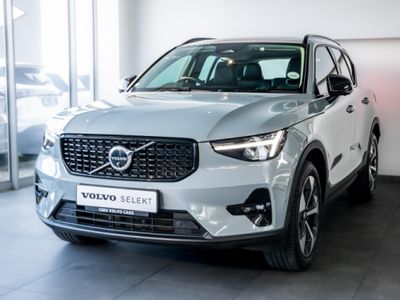 2025 Volvo XC40 B4 Plus Dark Geartronic Mild-Hybrid