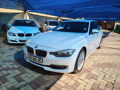 2012 BMW 3 Series 320i Luxury