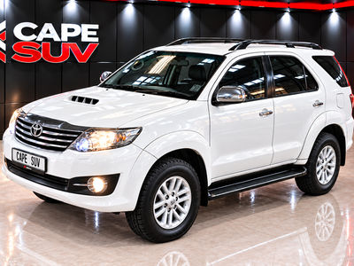 2015 Toyota Fortuner 3.0 D-4D Raised Body F/L 5-Speed 7-Seater