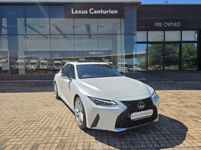 2026 Lexus IS 300h SE
