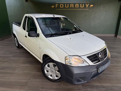 2020 Nissan NP200 1.6 A/C Safety Pack