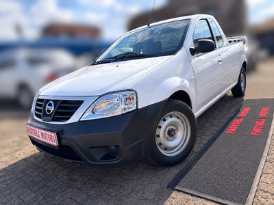 2023 Nissan NP200 1.6 A/C Safety Pack