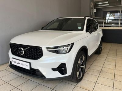 2025 Volvo XC40 B4 Plus Dark Geartronic Mild-Hybrid