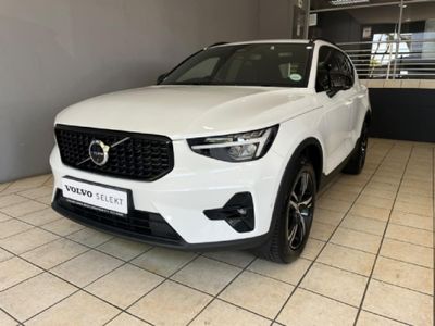 2025 Volvo XC40 B4 Plus Dark Geartronic Mild-Hybrid