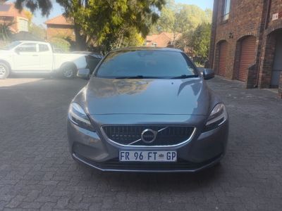 2017 Volvo V40 T3 Momentum Auto