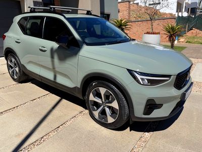 2024 Volvo XC40 B3 Plus Dark Geartronic Mild-Hybrid