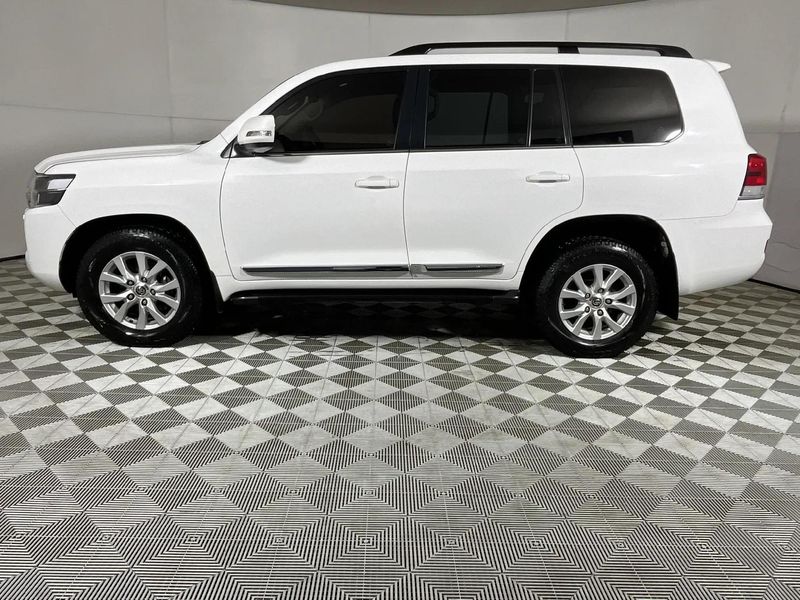Legenda Jalan Raya: Mengupas Toyota Land Cruiser 200 VX-R 2019