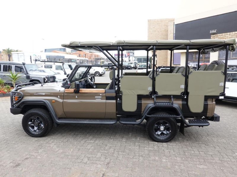 Used Toyota Land Cruiser 79 Game Viewer 4.2D for sale in Gauteng - Cars ...