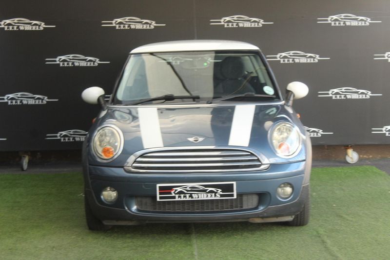 2010-MINI-Hatch-Cooper image:1