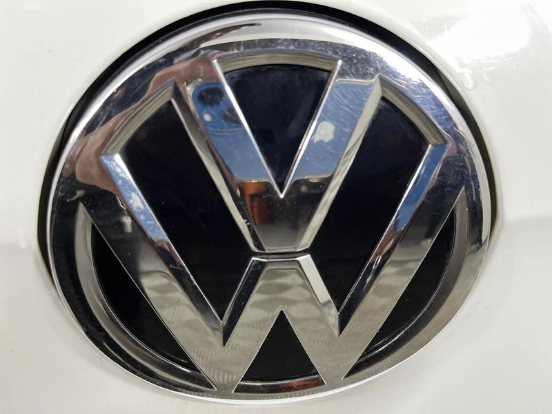 2014-Volkswagen-Golf-VII-20-TSI-R-Auto image:11