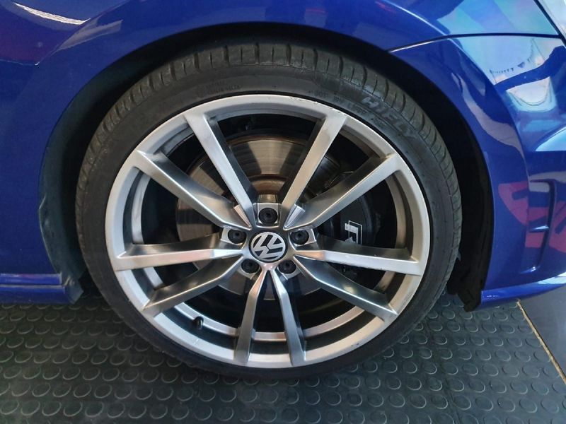 2016-Volkswagen-Golf-VII-20-TSI-R-Auto image:16