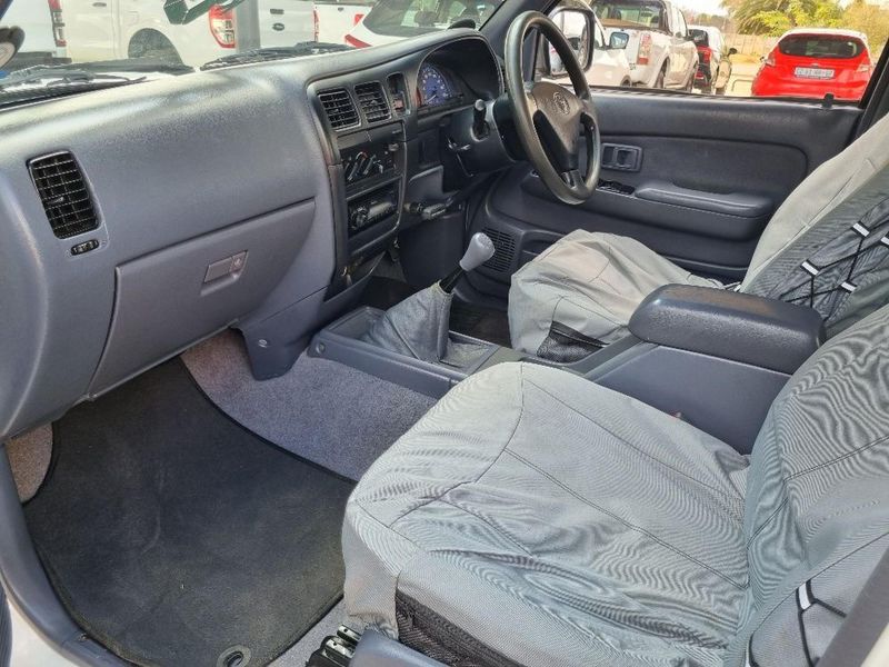 Used Toyota Hilux 2700i Raider Raised Body Double-Cab for sale in North ...