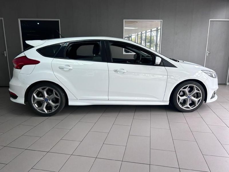 Used Ford Focus 2.0 EcoBoost ST1 for sale in Kwazulu Natal - Cars.co.za ...