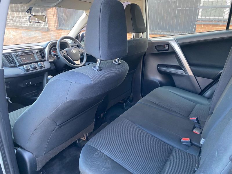 Toyota rav4 2016 года Toyota rav4 2016 года