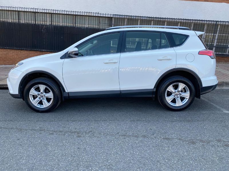 Toyota rav4 2016 года Toyota rav4 2016 года