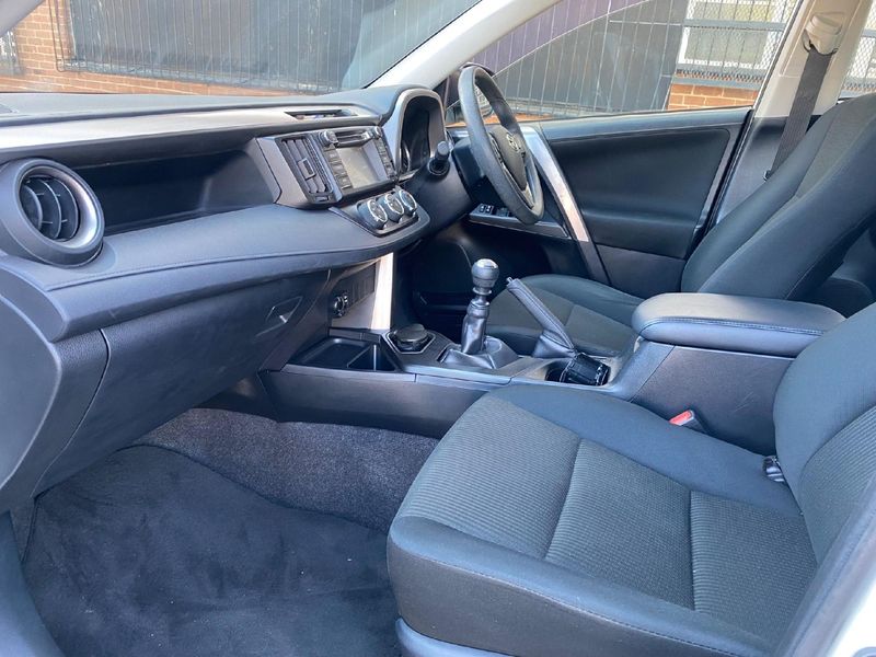 Toyota rav4 2016 года Toyota rav4 2016 года