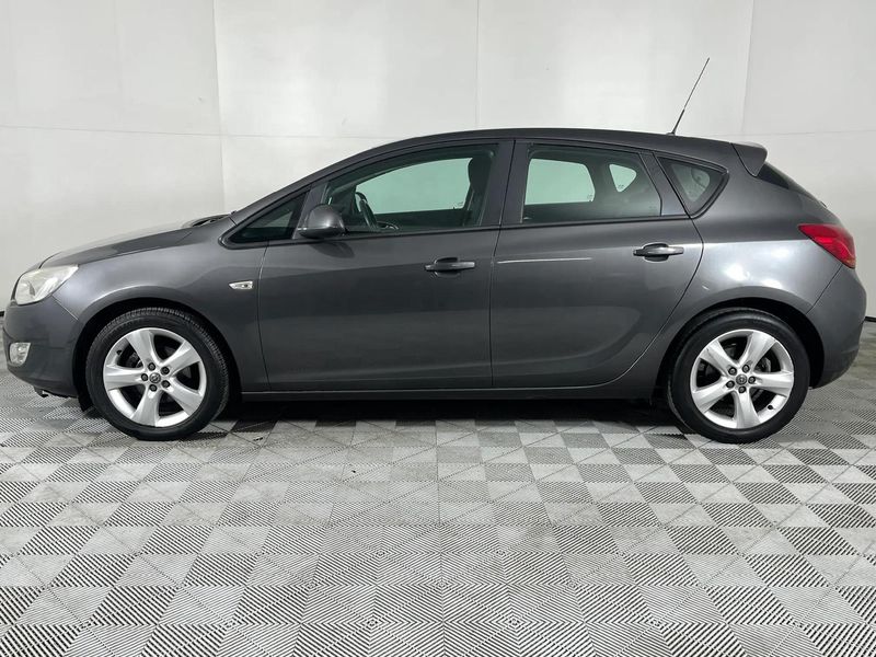 Opel astra gtc 2012