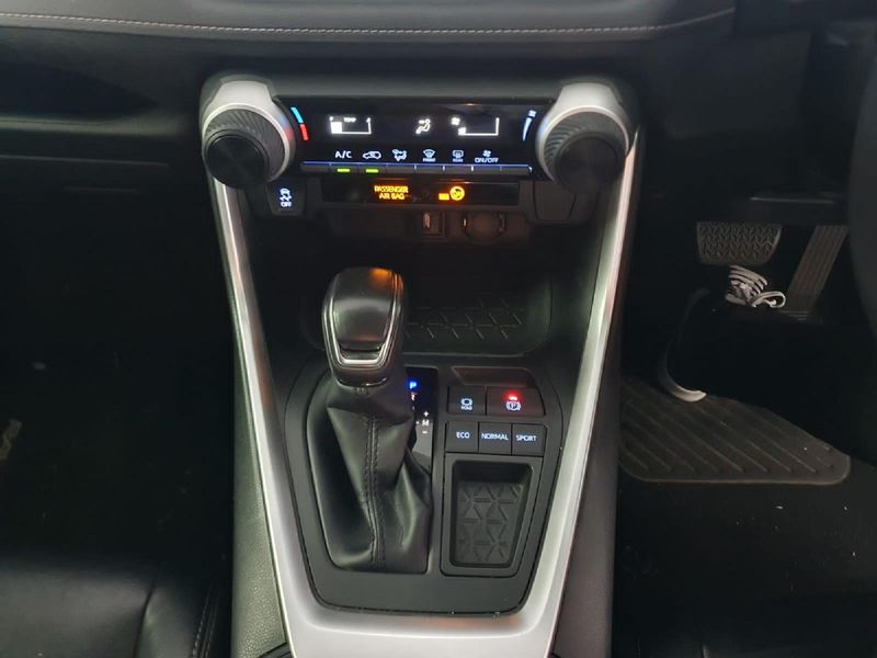 Toyota rav4 2016 года Toyota rav4 2016 года