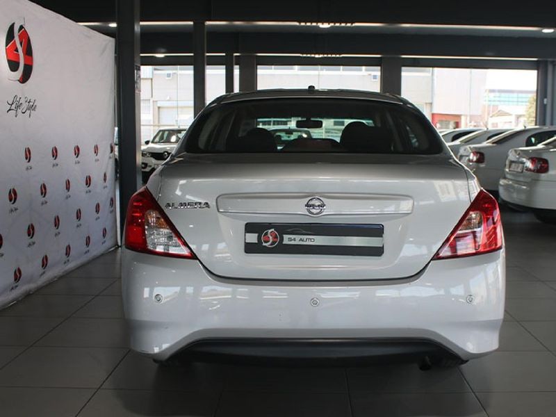 Nissan note 2018 год Nissan note 2018 год