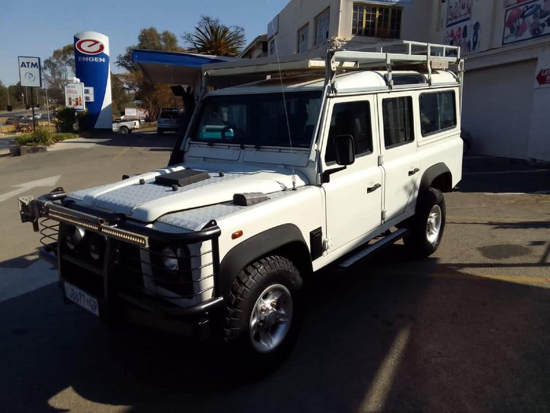 Used Land Rover Defender 110 2.5 TD5 CSW for sale in Gauteng - Cars.co ...