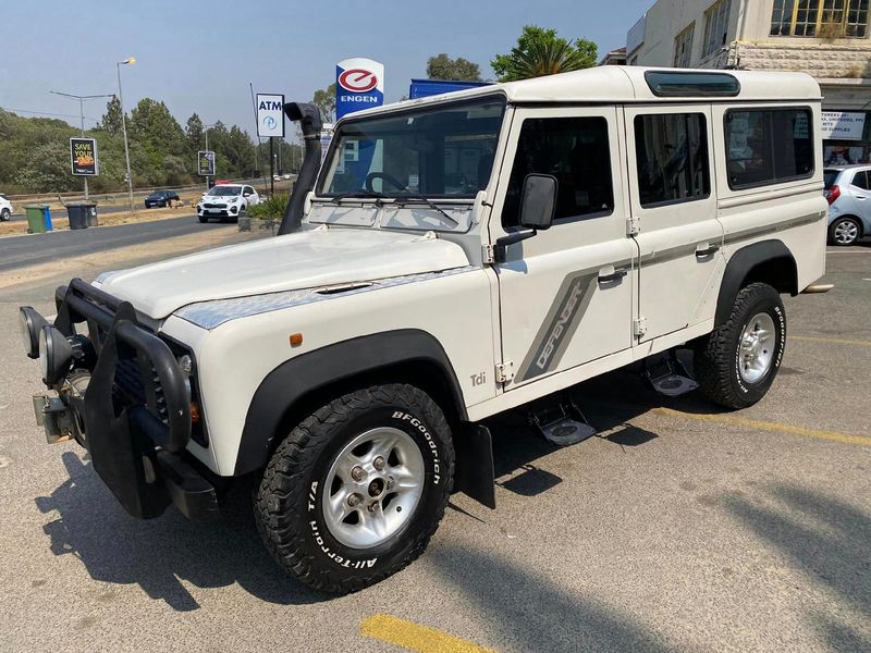 Used Land Rover Defender 110 2.5 Tdi CSW for sale in Gauteng - Cars.co ...